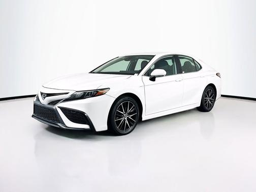 White 2022 Toyota Camry SE