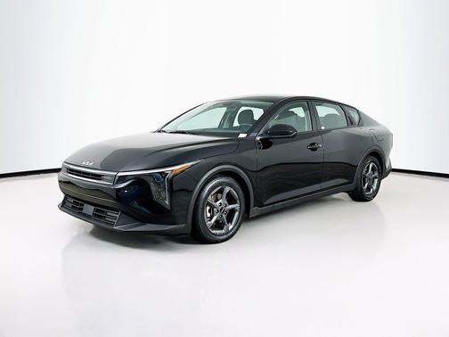 Aurora Black Pearl 2025 Kia K4 LXS