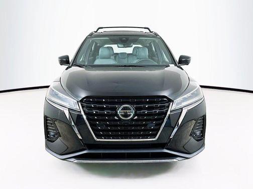 2021 Nissan Kicks SR