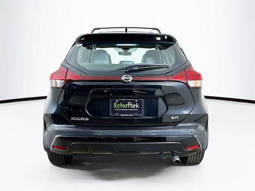 2021 Nissan Kicks SR