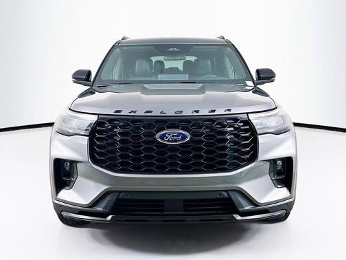 Carbonized Gray Metallic 2025 Ford Explorer ST-Line