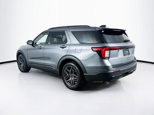 Carbonized Gray Metallic 2025 Ford Explorer ST-Line