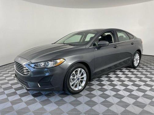 Photo 3 of 36 of 2020 Ford Fusion SE