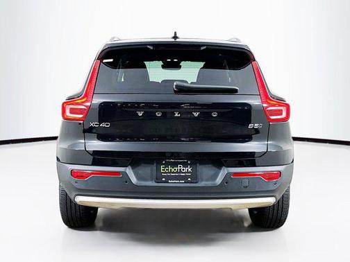 2025 Volvo XC40 B5 Plus Bright Theme