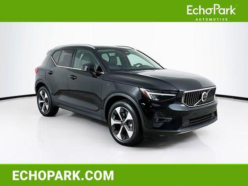 2025 Volvo XC40 B5 Plus Bright Theme