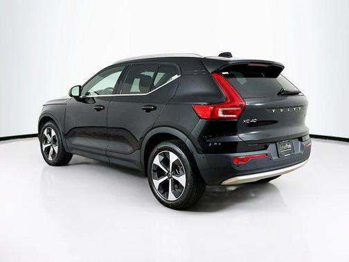 2025 Volvo XC40 B5 Plus Bright Theme