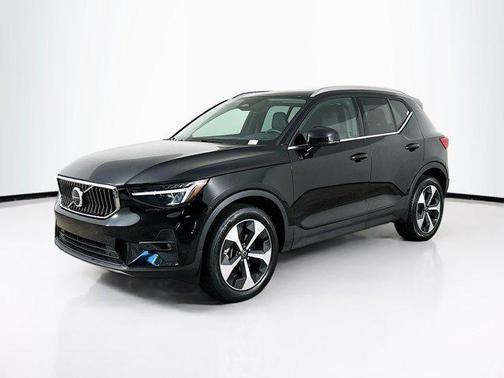 2025 Volvo XC40 B5 Plus Bright Theme