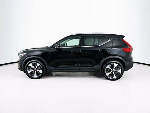 2025 Volvo XC40 B5 Plus Bright Theme