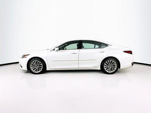 2022 Lexus ES 300h Ultra Luxury