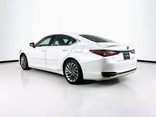 2022 Lexus ES 300h Ultra Luxury