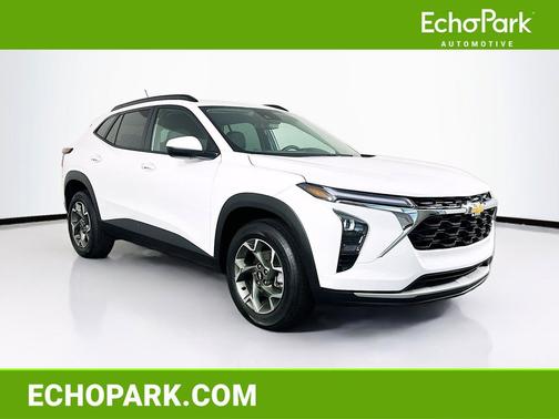 Summit White 2025 Chevrolet Trax LT