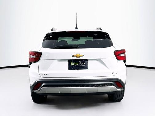 Summit White 2025 Chevrolet Trax LT