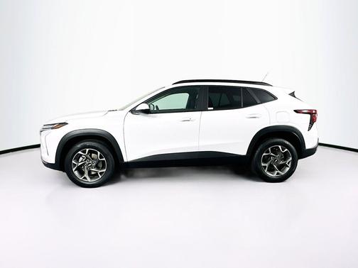 Summit White 2025 Chevrolet Trax LT