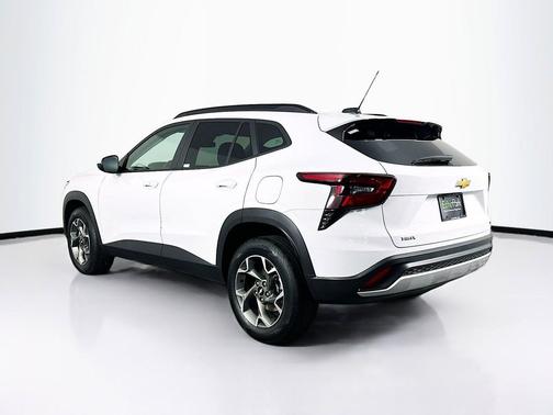 Summit White 2025 Chevrolet Trax LT