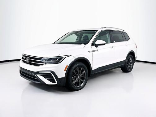 Opal White Pearl 2023 Volkswagen Tiguan 2.0T SE