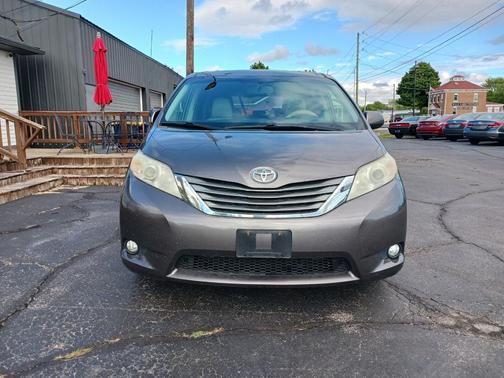 2012 Toyota Sienna XLE
