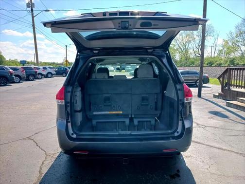 2011 Toyota Sienna LE