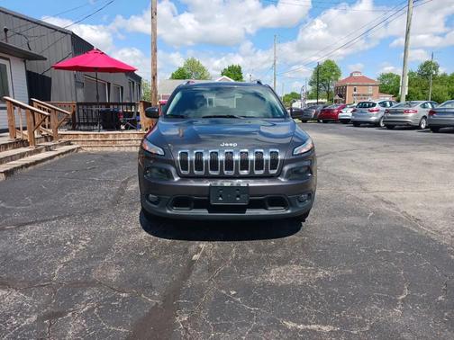 Granite Crystal Metallic Clearcoat 2017 Jeep Cherokee Latitude