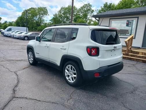 Alpine White 2016 Jeep Renegade Latitude