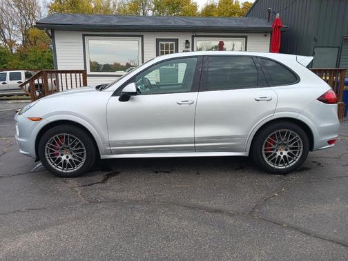 2014 Porsche Cayenne GTS