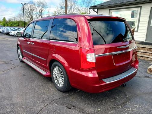 2014 Chrysler Town & Country Touring-L