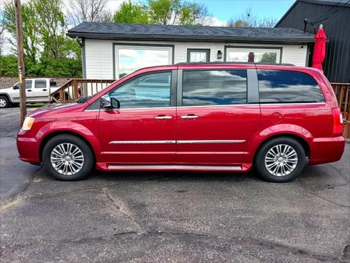 2014 Chrysler Town & Country Touring-L