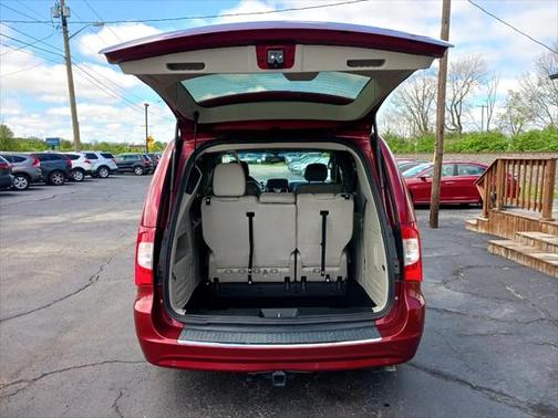 2014 Chrysler Town & Country Touring-L