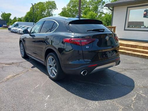 Vulcano Black Metallic 2018 Alfa Romeo Stelvio Base