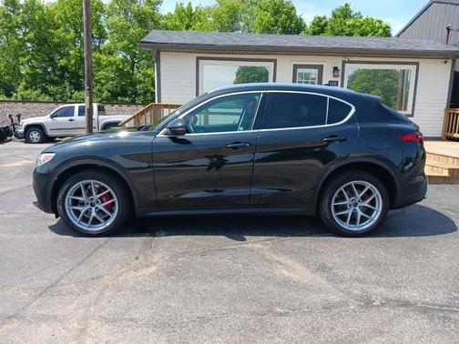 Vulcano Black Metallic 2018 Alfa Romeo Stelvio Base