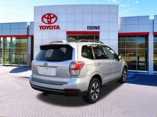 Ice Silver Metallic 2017 Subaru Forester 2.5i Premium