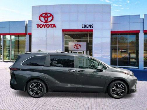 2025 Toyota Sienna Platinum 7 Passenger