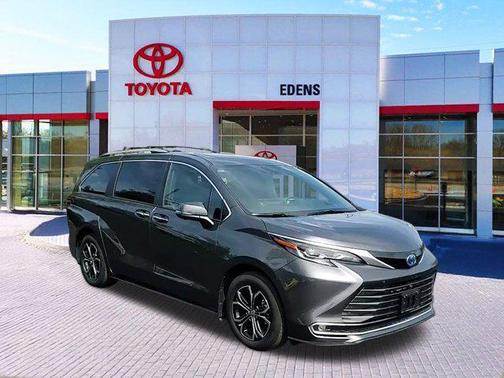 2025 Toyota Sienna Platinum 7 Passenger