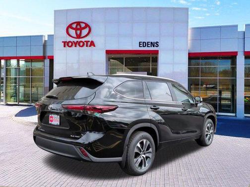 Midnight Black Metallic 2026 Toyota Highlander XLE