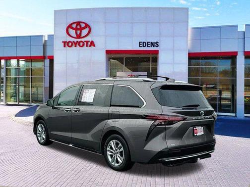2022 Toyota Sienna Limited