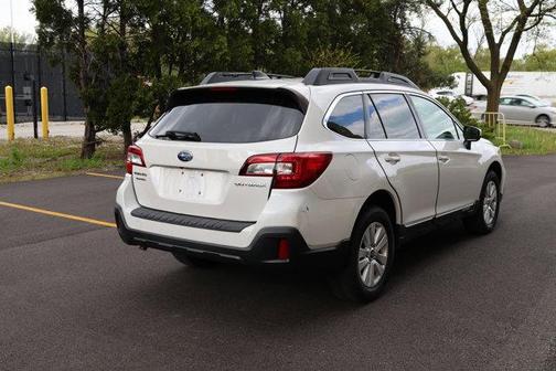Crystal White Pearl 2019 Subaru Outback 2.5i Premium