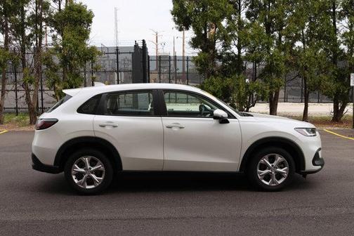 Platinum White Pearl 2023 Honda HR-V LX