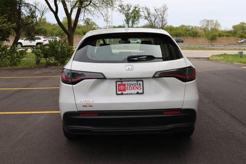 Platinum White Pearl 2023 Honda HR-V LX