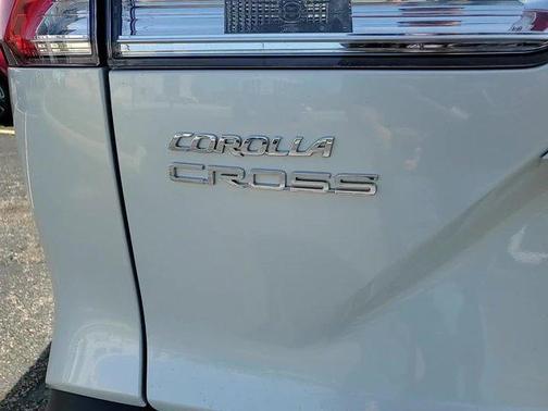 2025 Toyota Corolla Cross LE