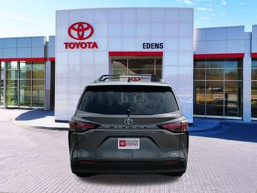 2022 Toyota Sienna XLE 7 Passenger