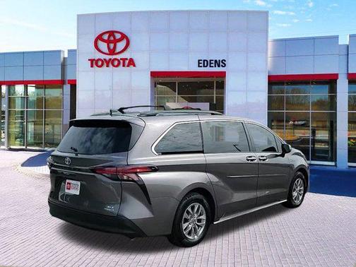2022 Toyota Sienna XLE 7 Passenger
