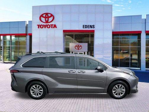 2022 Toyota Sienna XLE 7 Passenger