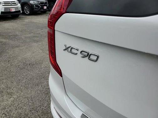 2020 Volvo XC90 T6 Momentum