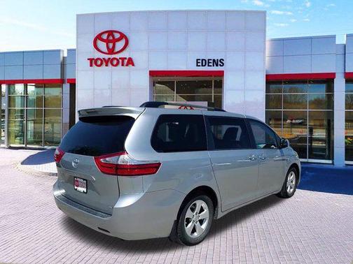 2017 Toyota Sienna LE