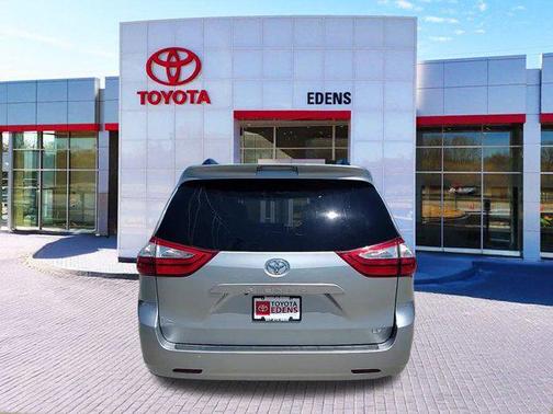 2017 Toyota Sienna LE