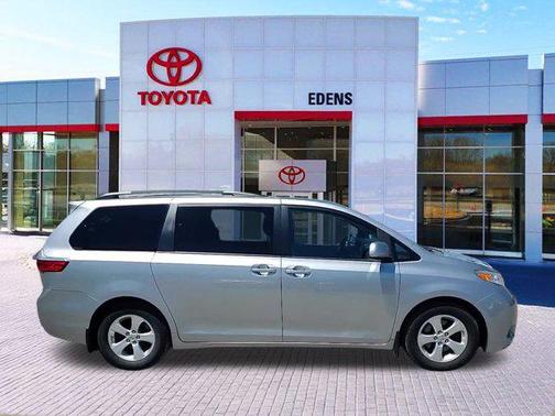 2017 Toyota Sienna LE