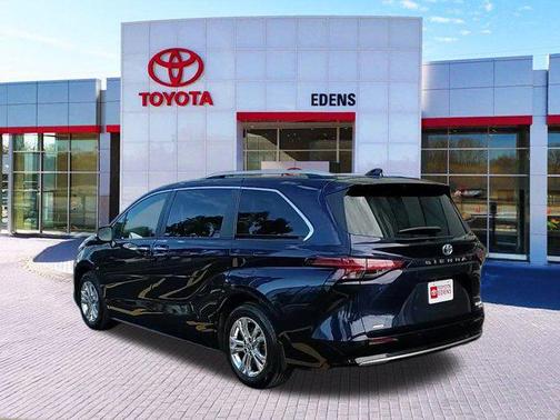 2023 Toyota Sienna Platinum