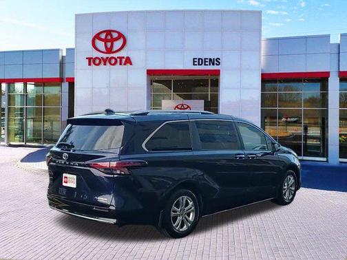 2023 Toyota Sienna Platinum