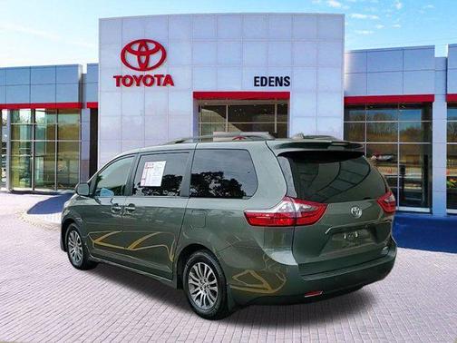 2020 Toyota Sienna XLE