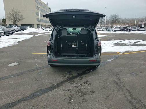 2025 Toyota Sienna LE