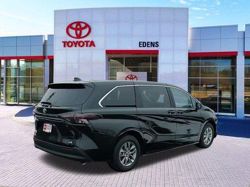 2025 Toyota Sienna LE